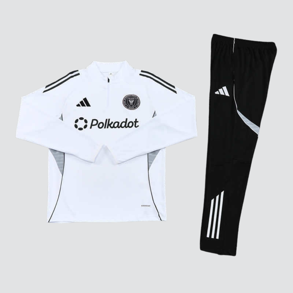 Conjunto pré-jogo Inter Miami adidas 2025 branco e preto com camisa manga longa e calça esportiva, escudo do clube no peito e design moderno.
