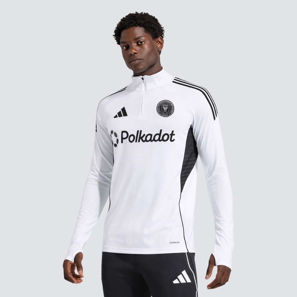 Conjunto pré-jogo Inter Miami adidas 2025 branco e preto com camisa manga longa e calça esportiva, escudo do clube no peito e design moderno.