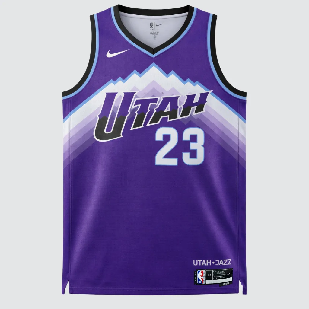 Vista frontal da regata Utah Jazz Icon Edition 2025/26 em roxo com nome Utah e número 23