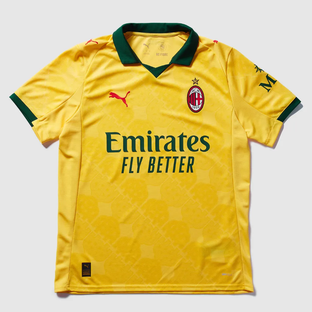 Camisa terceira do AC Milan Puma 2025 2026 amarela com detalhes verde escuro e gola polo retrô