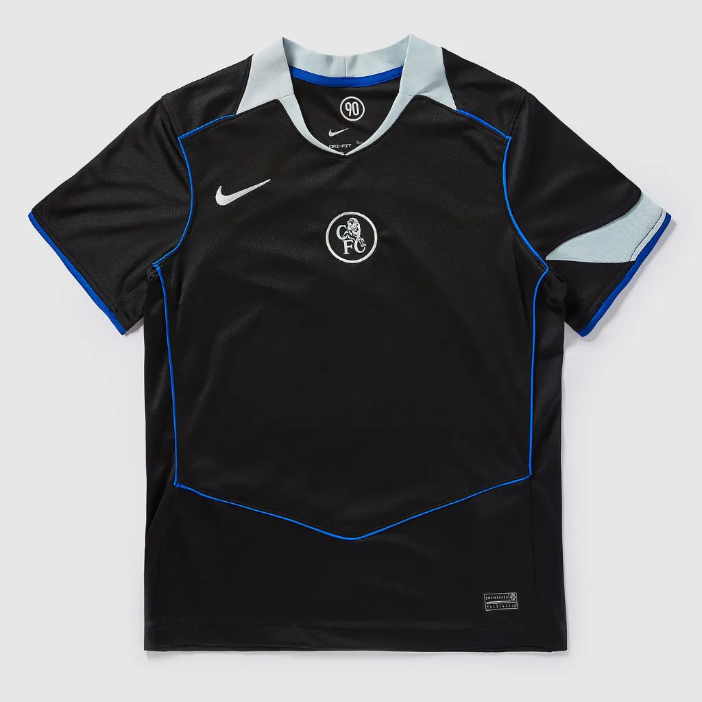 Camisa terceira do Chelsea Nike 2025 2026 preta com detalhes prateados, escudo retrô centralizado e design inspirado na linha Total 90