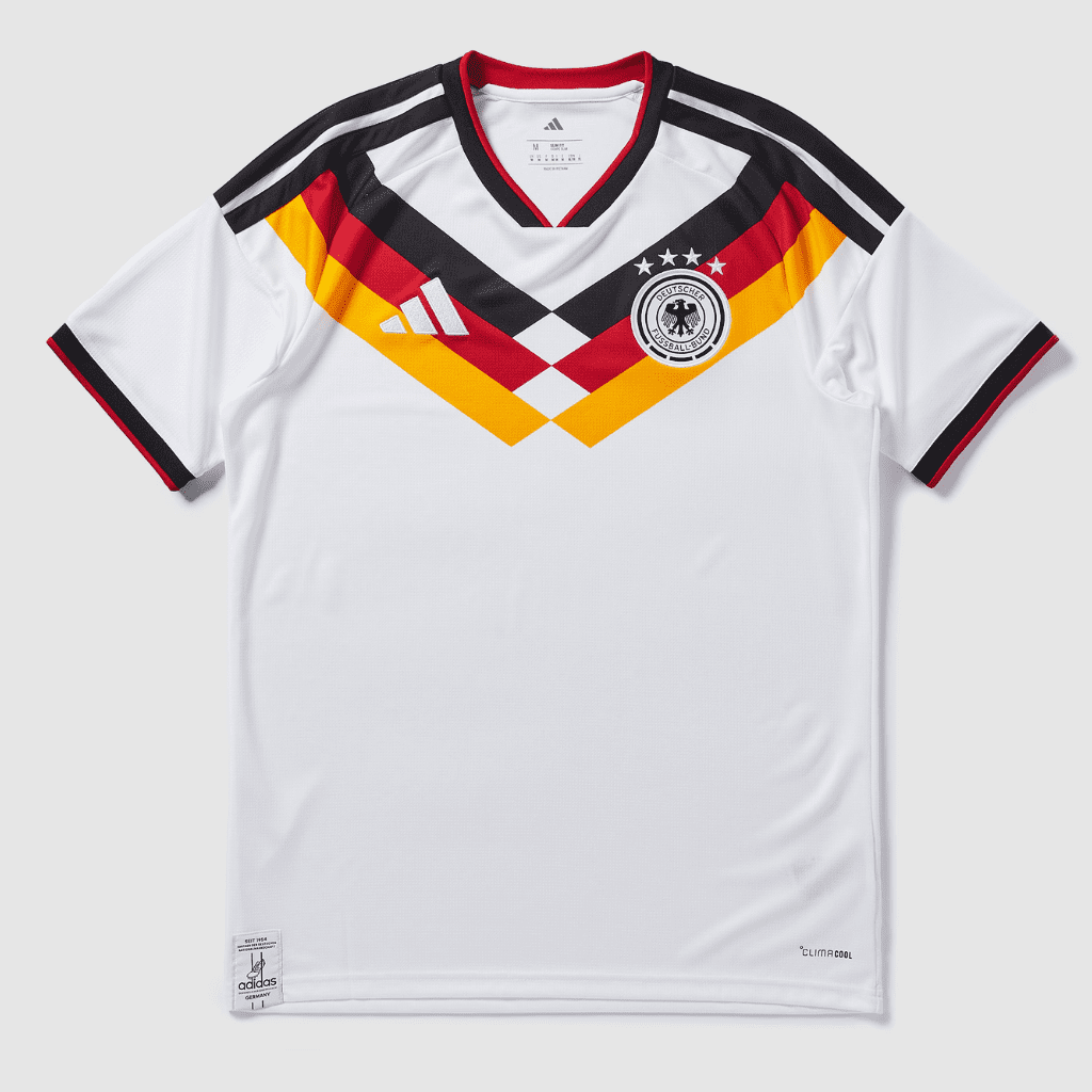 Camisa titular adidas Alemanha 2026-27 branca com gola preta e detalhes da bandeira nacional