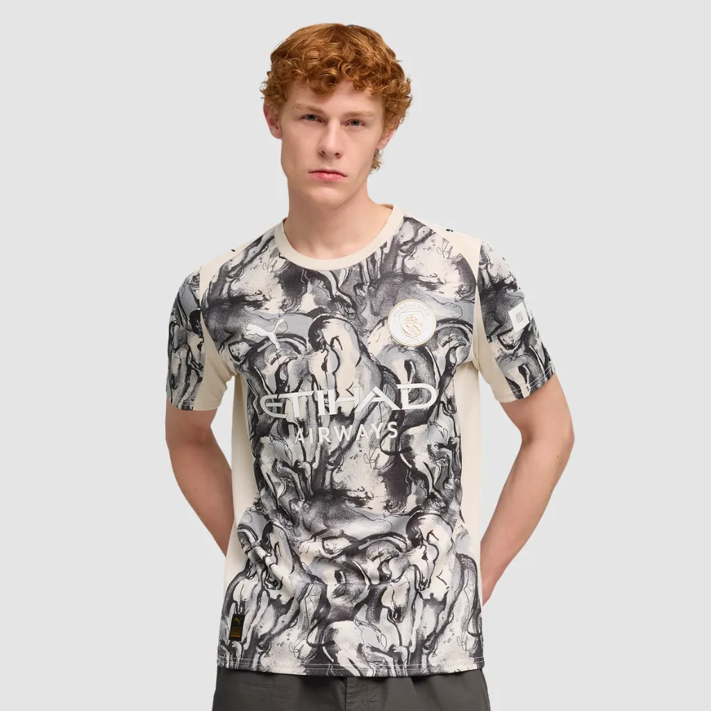 Camisa Manchester City Ano Novo Lunar 2026 Puma inspirada no Ano do Cavalo com design artístico, dryCELL e tecido sustentável RE:FIBRE.