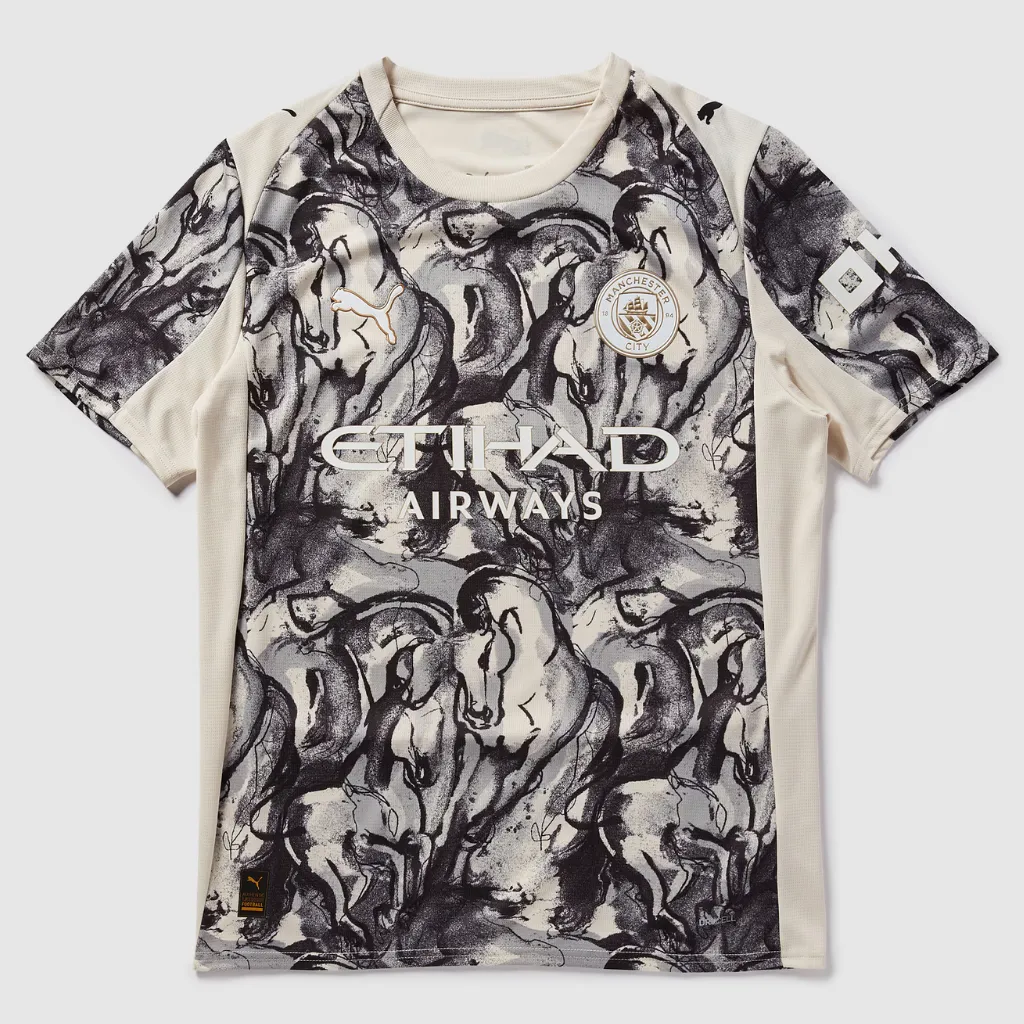 Camisa Manchester City Ano Novo Lunar 2026 Puma inspirada no Ano do Cavalo com design artístico, dryCELL e tecido sustentável RE:FIBRE.