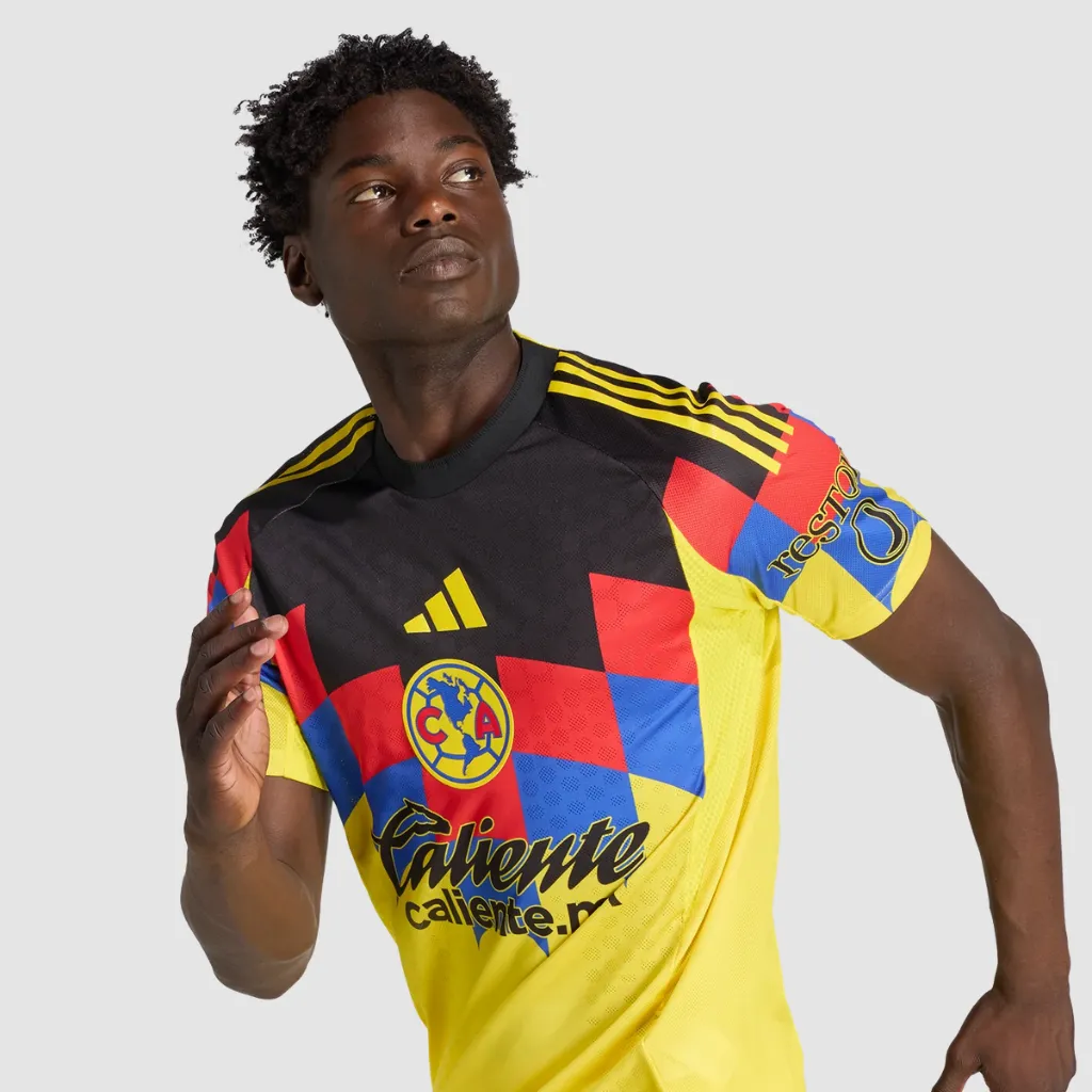 Camisa Club América 2025-2026 titular Adidas amarela com detalhes em preto azul e vermelho